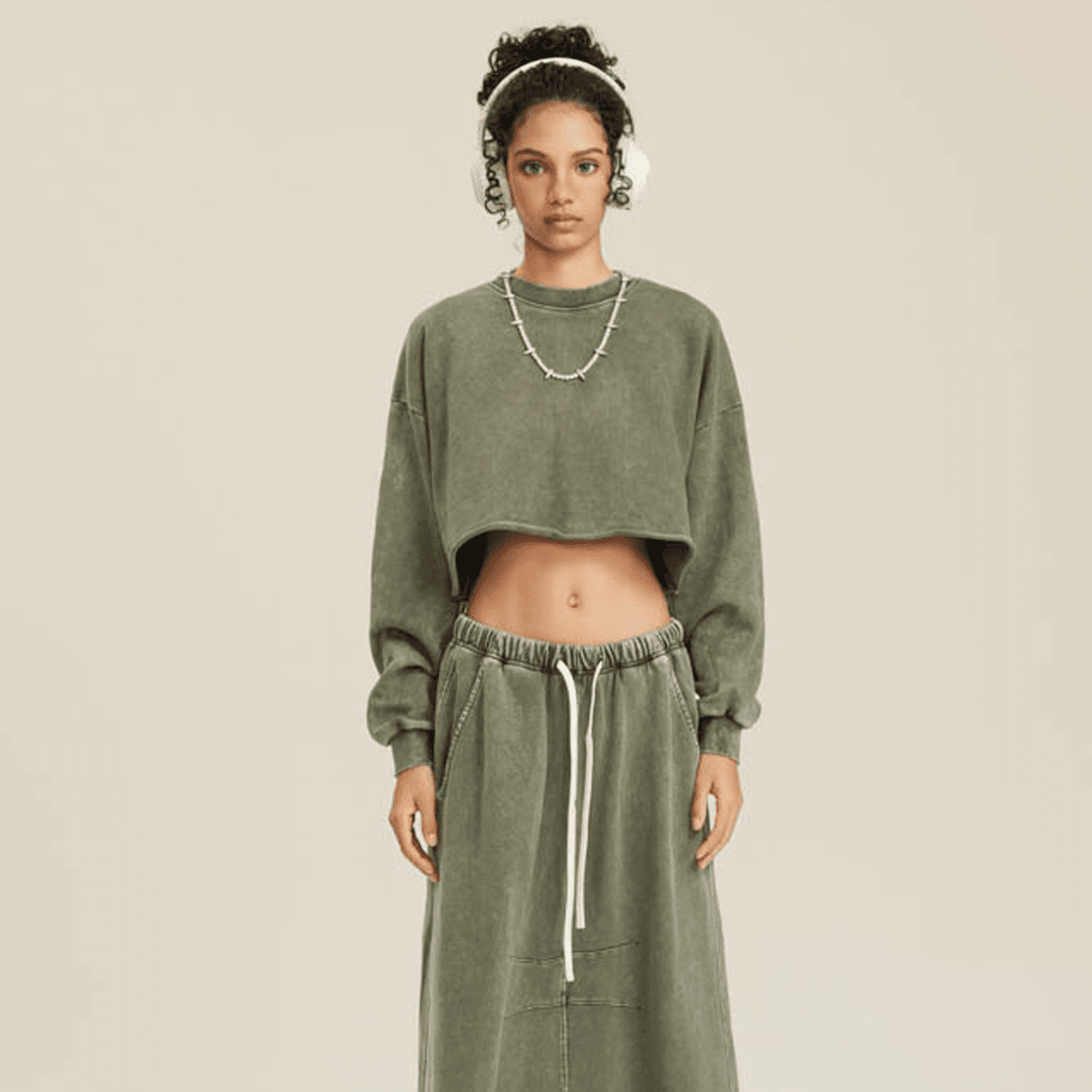 Cropped Oversized Washed Sweatshirt with Raw-Edge Streetwear Style