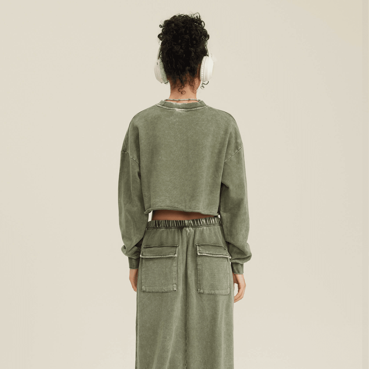 Cropped Oversized Washed Sweatshirt with Raw-Edge Streetwear Style