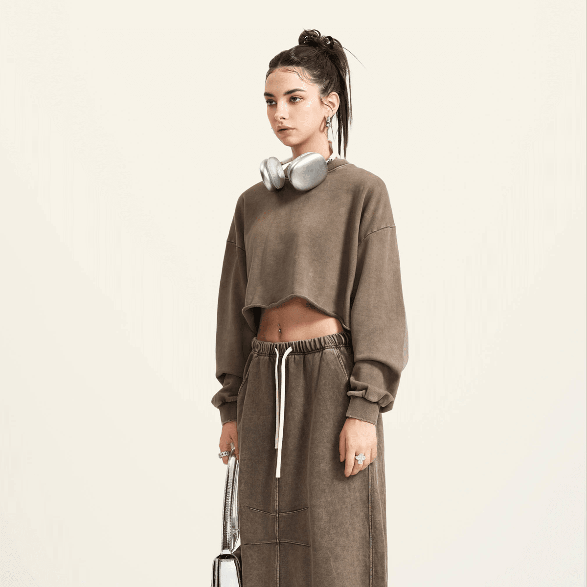 Cropped Oversized Washed Sweatshirt with Raw-Edge Streetwear Style