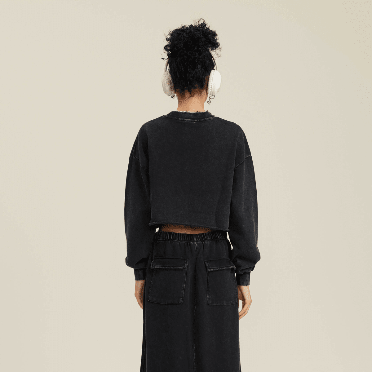 Cropped Oversized Washed Sweatshirt with Raw-Edge Streetwear Style