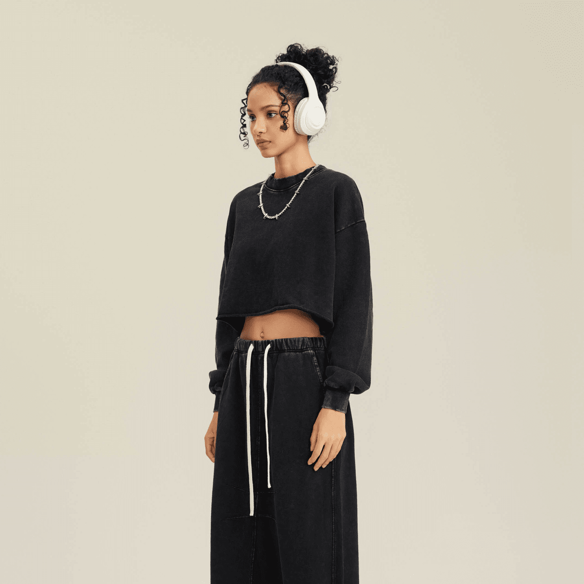 Cropped Oversized Washed Sweatshirt with Raw-Edge Streetwear Style
