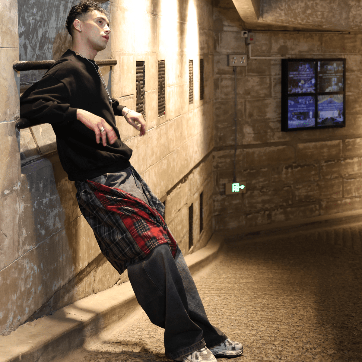 Unisex Loose Fit Straight-Leg Washed Jeans